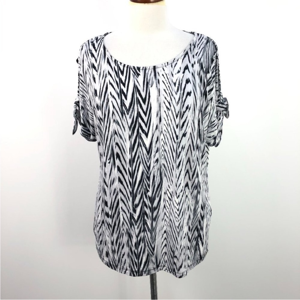 Calvin Klein Black, Grey, and White Chevron Print top sz M